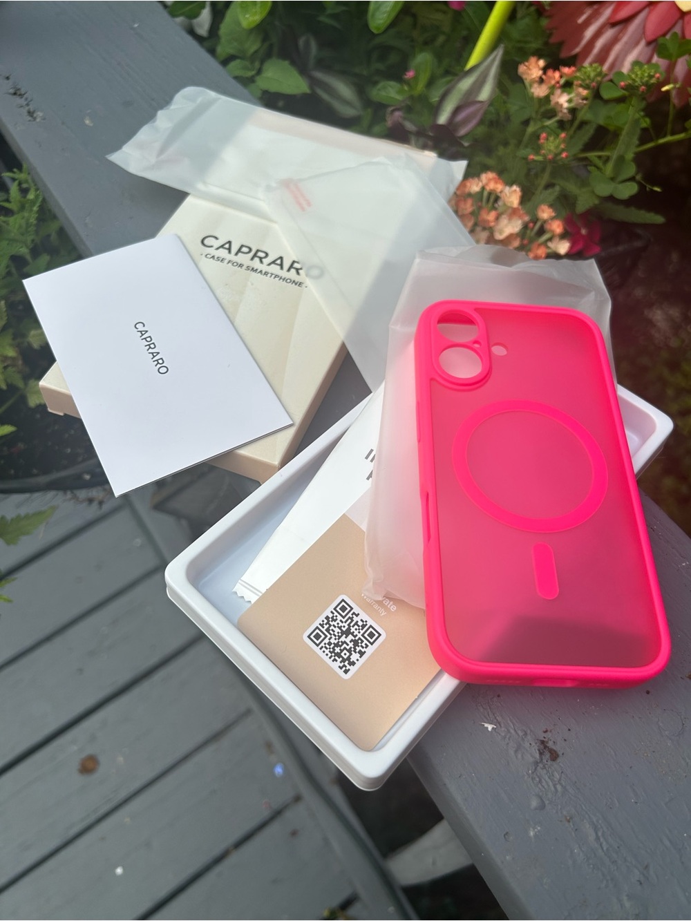 Capraro Hot Pink Magnetic Wireless Charging Phone Case new in Box  IPHONE 16